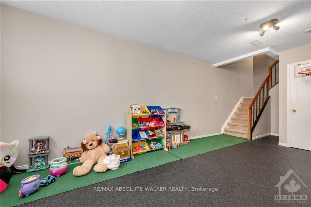 Photo 23 of 10 Deerchase Court, Ottawa, Kanata - Emerald Meadows/Trailwest — HOMEH