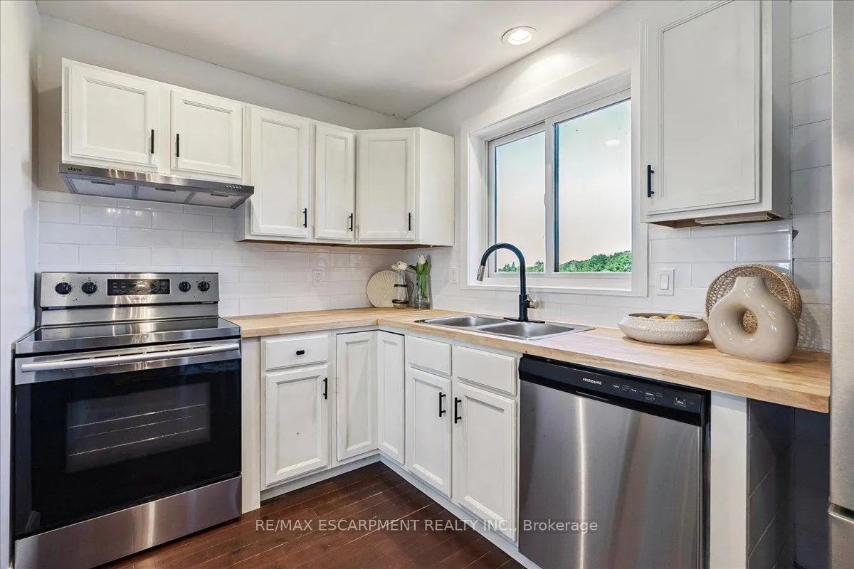 Photo 9 of 6550 Sinclairville Road, Hamilton, Rural Glanbrook — HOMEH