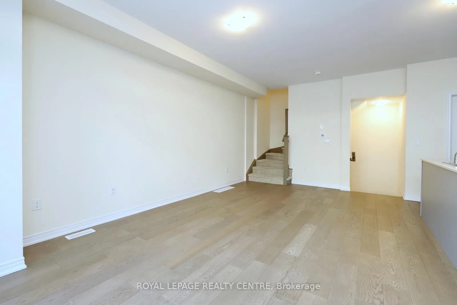 Photo 6 of Unit 16, 40 Zinfandel Drive, Hamilton, Winona — HOMEH