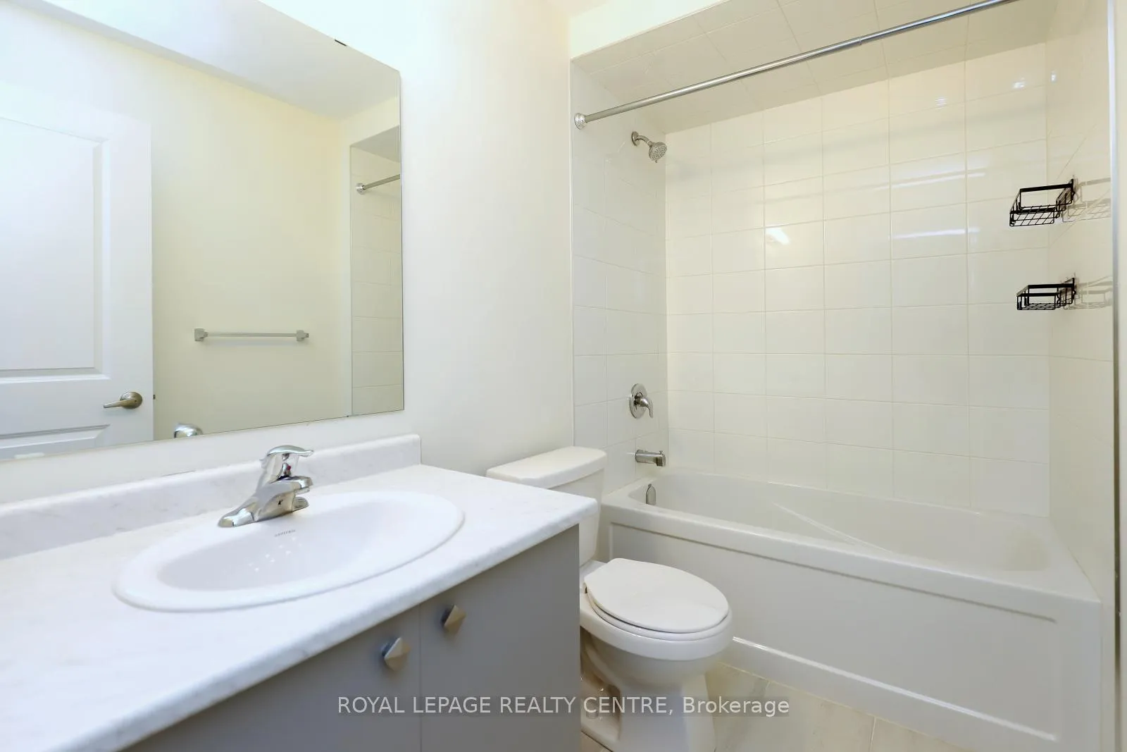 Photo 22 of Unit 16, 40 Zinfandel Drive, Hamilton, Winona — HOMEH