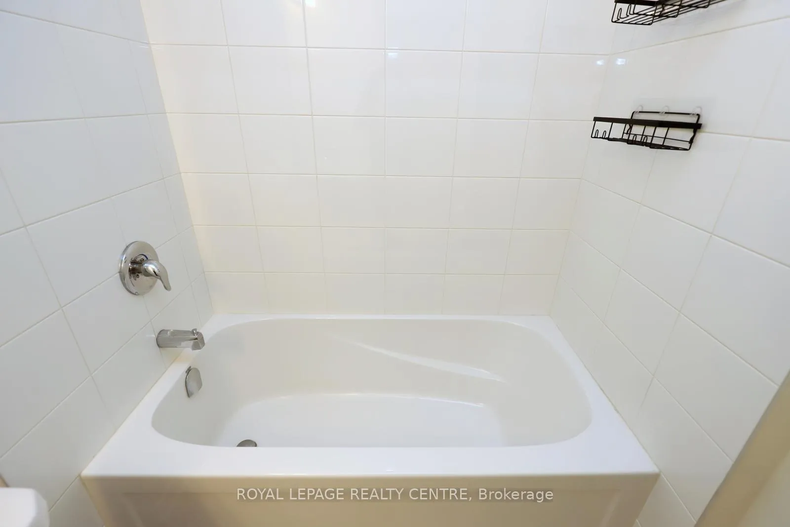 Photo 23 of Unit 16, 40 Zinfandel Drive, Hamilton, Winona — HOMEH