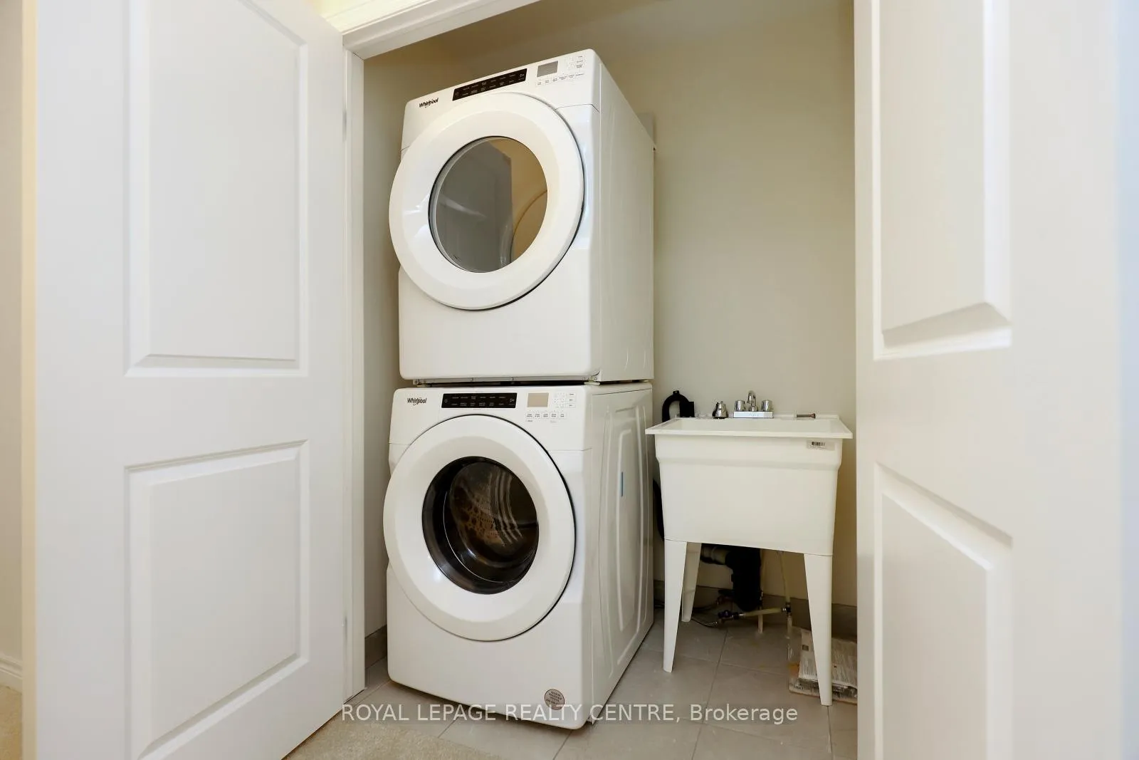Photo 24 of Unit 16, 40 Zinfandel Drive, Hamilton, Winona — HOMEH
