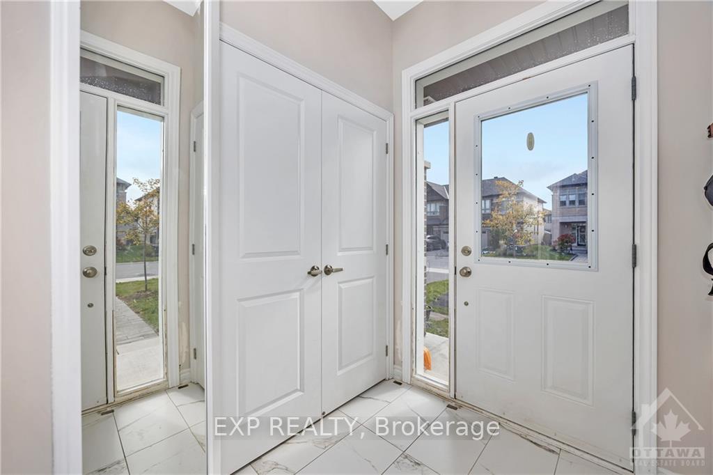 Photo 3 of 298 Livery Street, Ottawa, Kanata - Emerald Meadows/Trailwest — HOMEH