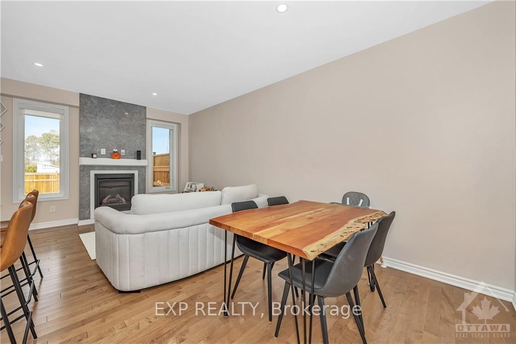 Photo 4 of 298 Livery Street, Ottawa, Kanata - Emerald Meadows/Trailwest — HOMEH