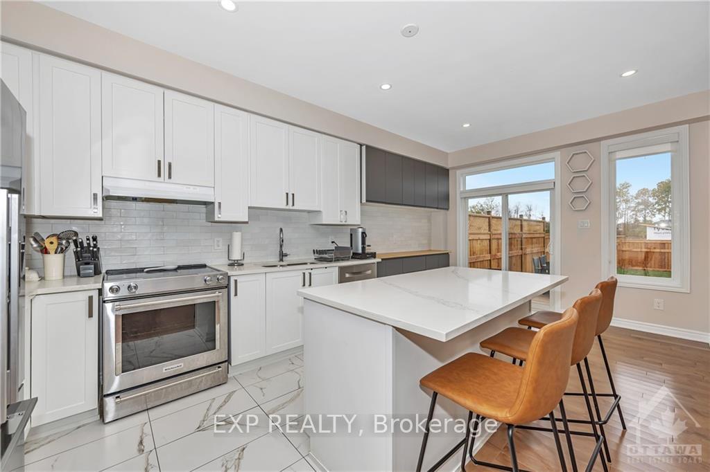 Photo 5 of 298 Livery Street, Ottawa, Kanata - Emerald Meadows/Trailwest — HOMEH