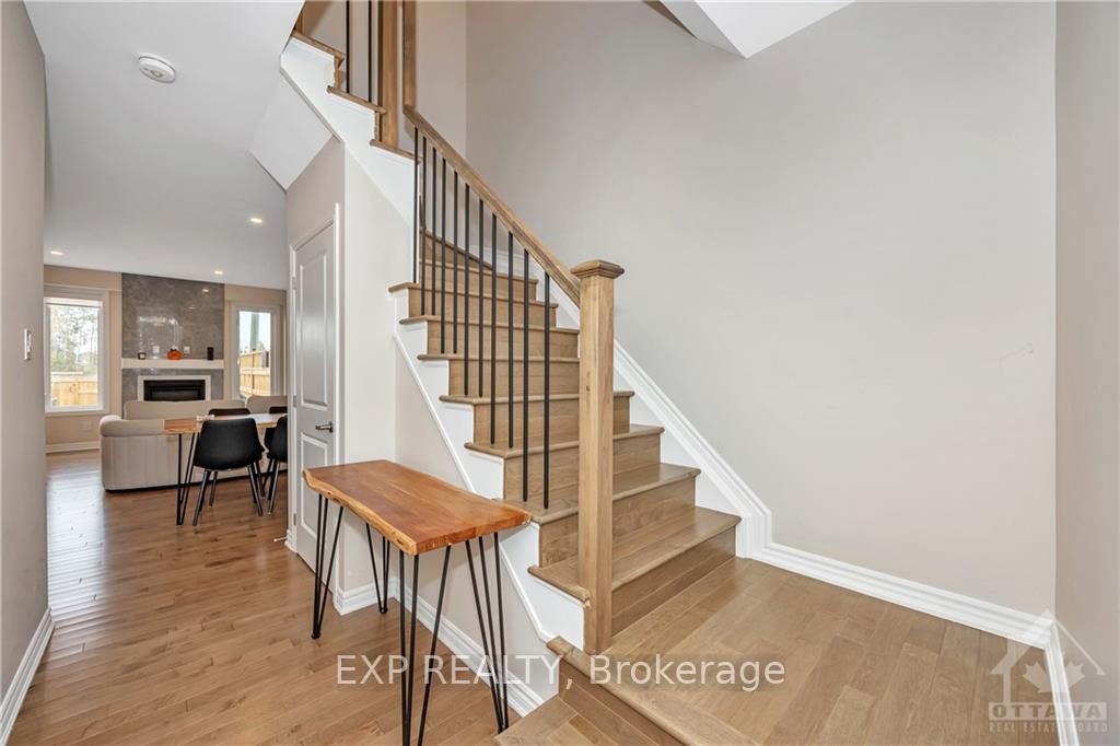 Photo 6 of 298 Livery Street, Ottawa, Kanata - Emerald Meadows/Trailwest — HOMEH