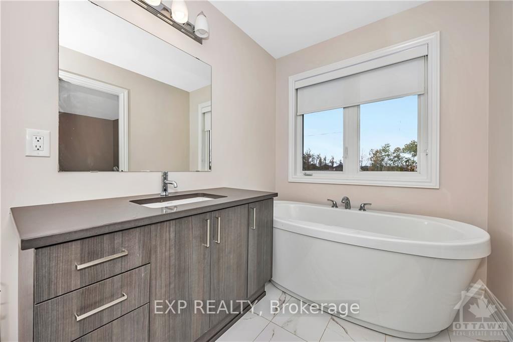 Photo 8 of 298 Livery Street, Ottawa, Kanata - Emerald Meadows/Trailwest — HOMEH