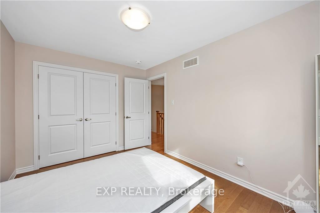 Photo 10 of 298 Livery Street, Ottawa, Kanata - Emerald Meadows/Trailwest — HOMEH