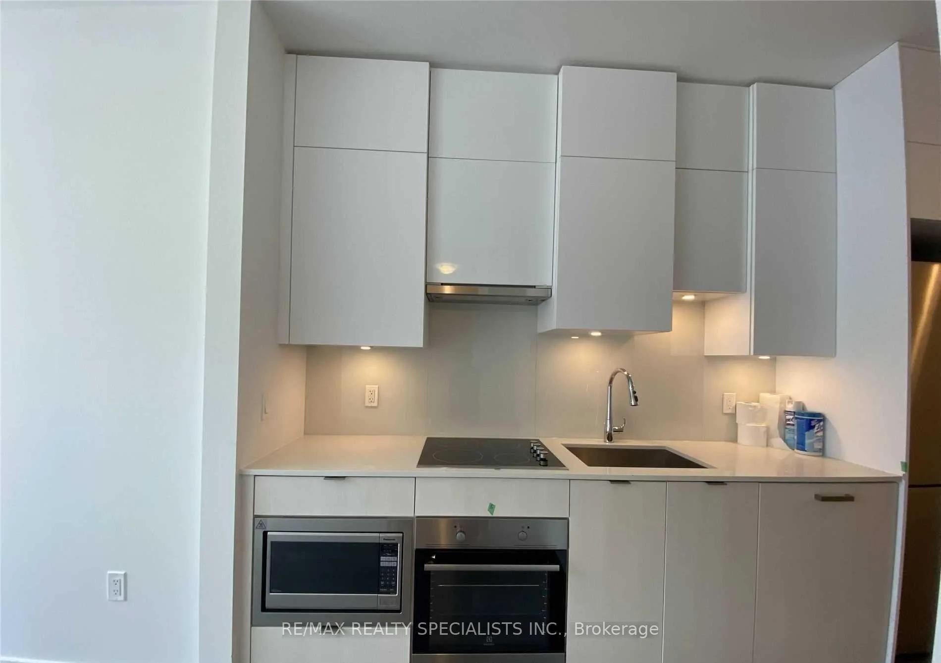 Photo 3 of Unit PH07, 99 Broadway Avenue, Toronto, Mount Pleasant West — HOMEH