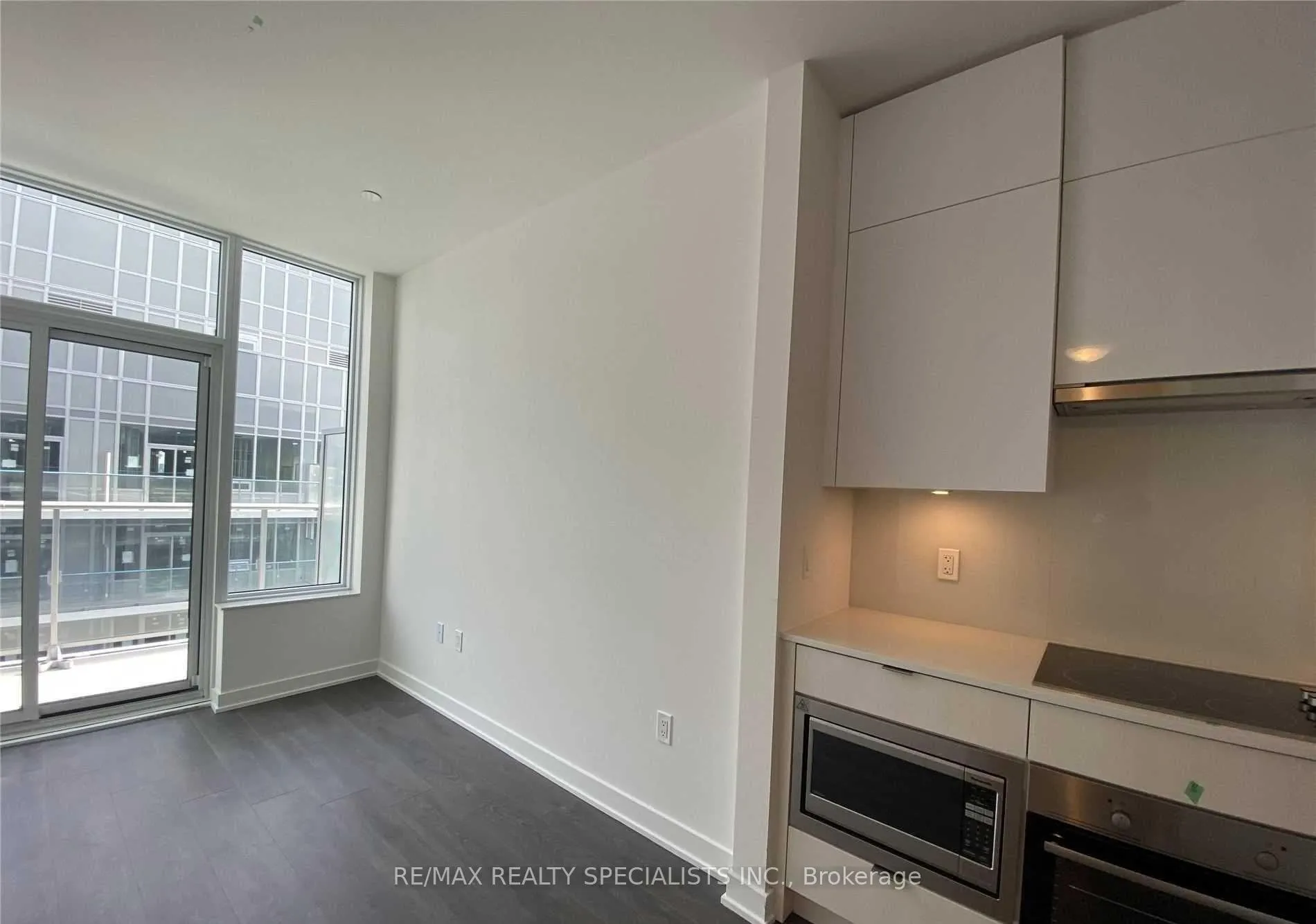 Photo 4 of Unit PH07, 99 Broadway Avenue, Toronto, Mount Pleasant West — HOMEH
