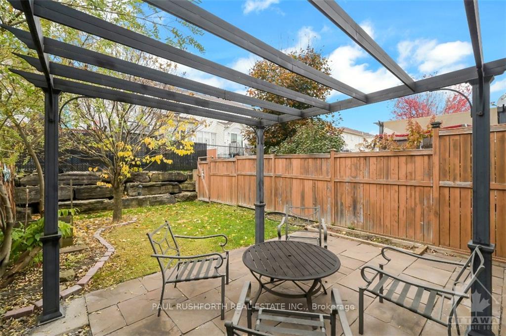 Photo 3 of 326 Statewood Drive, Ottawa, Kanata - Morgan's Grant/South March — HOMEH
