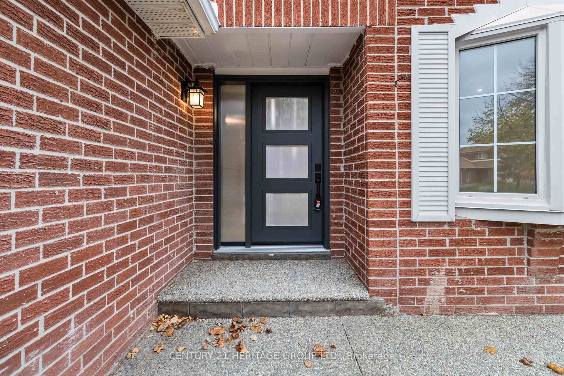 Photo 4 of 734 Robertson Crescent, Milton, Timberlea — HOMEH
