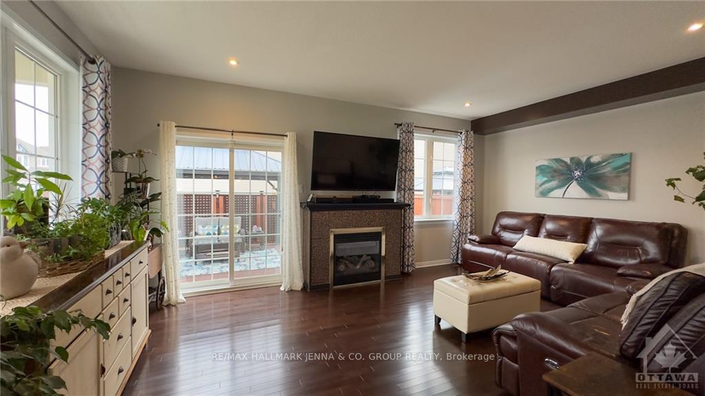 Photo 8 of 755 Oakglade Avenue, Ottawa, Kanata - Emerald Meadows/Trailwest — HOMEH