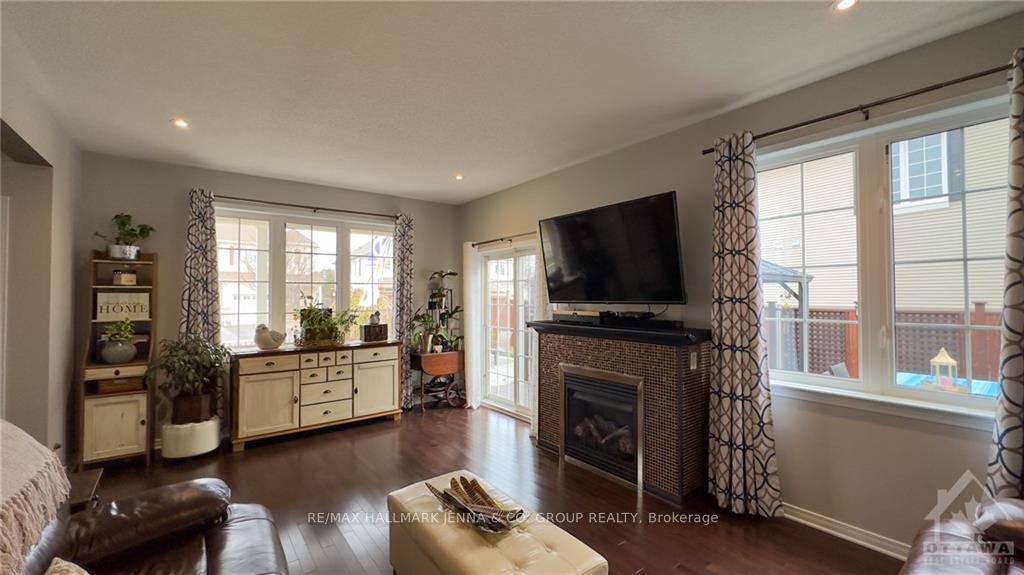 Photo 9 of 755 Oakglade Avenue, Ottawa, Kanata - Emerald Meadows/Trailwest — HOMEH