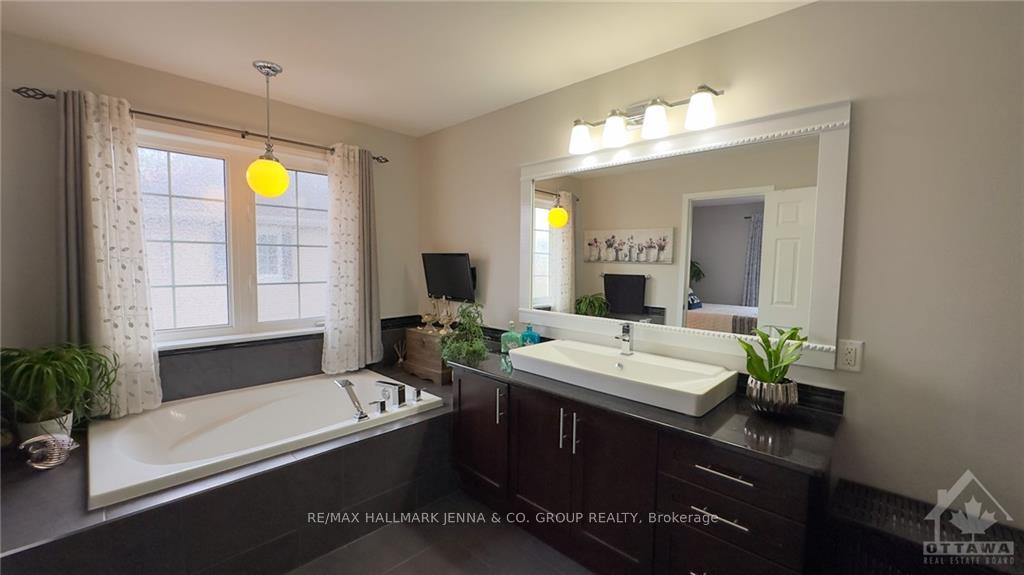 Photo 17 of 755 Oakglade Avenue, Ottawa, Kanata - Emerald Meadows/Trailwest — HOMEH