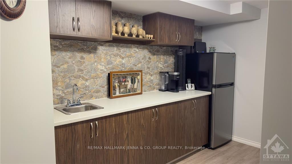 Photo 25 of 755 Oakglade Avenue, Ottawa, Kanata - Emerald Meadows/Trailwest — HOMEH