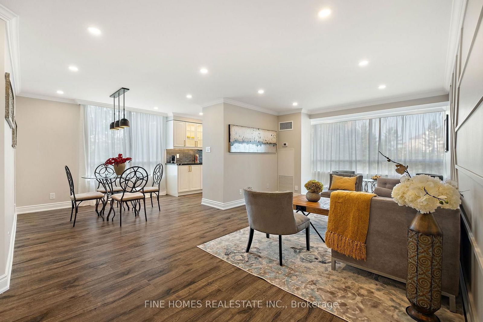 Photo 2 of Unit 307, 120 promenade Circ, Vaughan, Brownridge — HOMEH