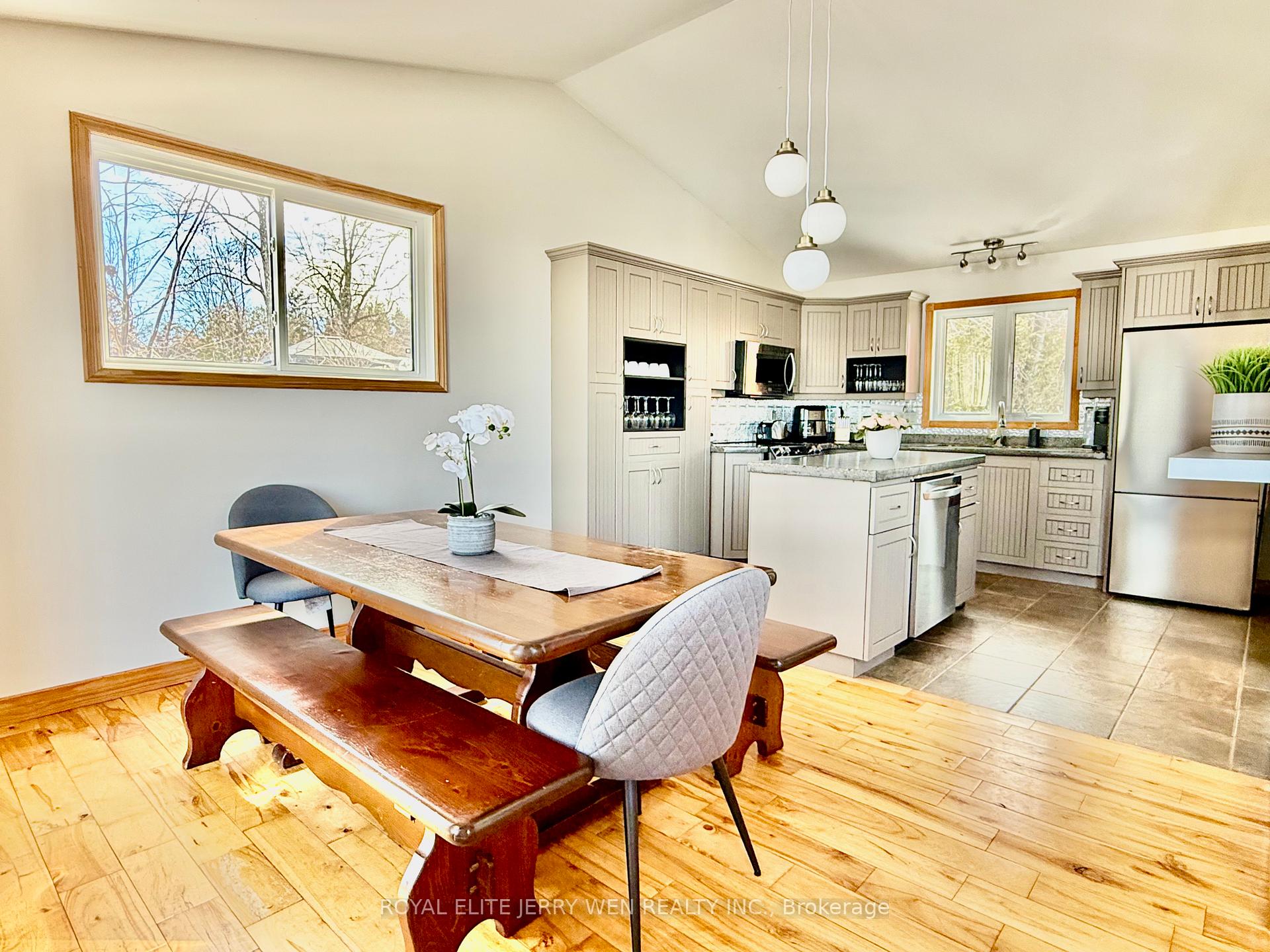 Photo 6 of 10 Sunrise Crescent, Kawartha Lakes, Fenelon — HOMEH