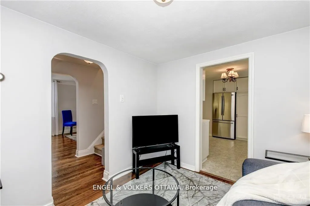 Photo 4 of 317 Summit Avenue, Ottawa, Alta Vista/Faircrest Heights — HOMEH
