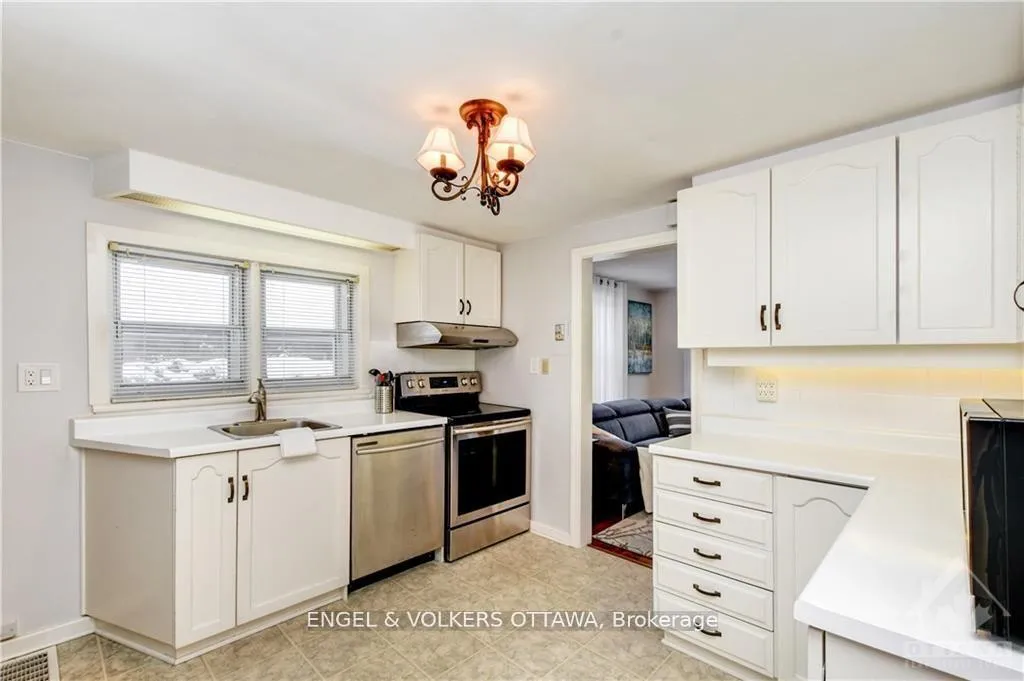 Photo 7 of 317 Summit Avenue, Ottawa, Alta Vista/Faircrest Heights — HOMEH