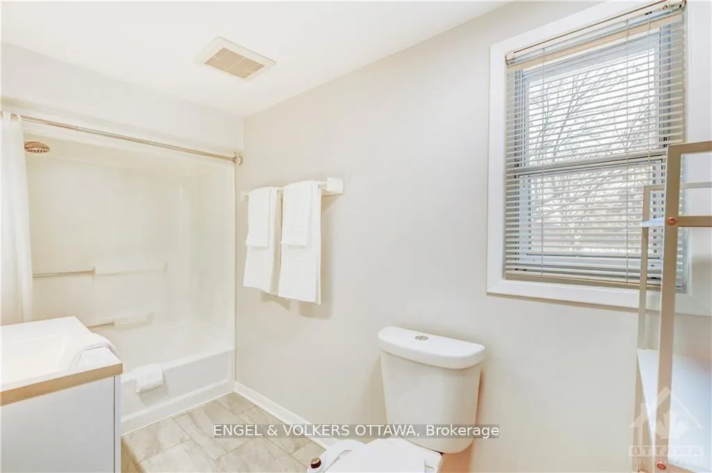 Photo 14 of 317 Summit Avenue, Ottawa, Alta Vista/Faircrest Heights — HOMEH