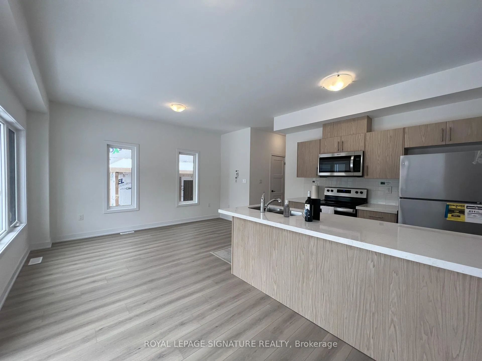 Photo 4 of 21 Hay Lane, Barrie, Rural Barrie Southeast — HOMEH