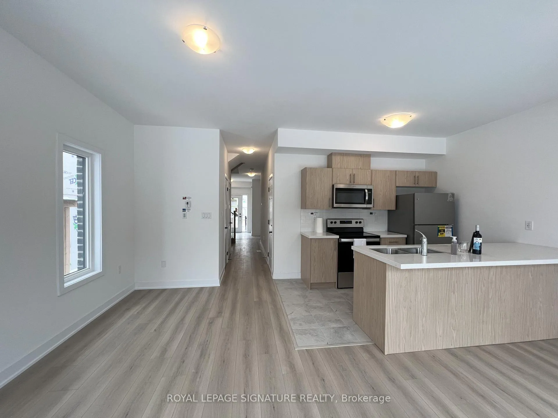 Photo 5 of 21 Hay Lane, Barrie, Rural Barrie Southeast — HOMEH