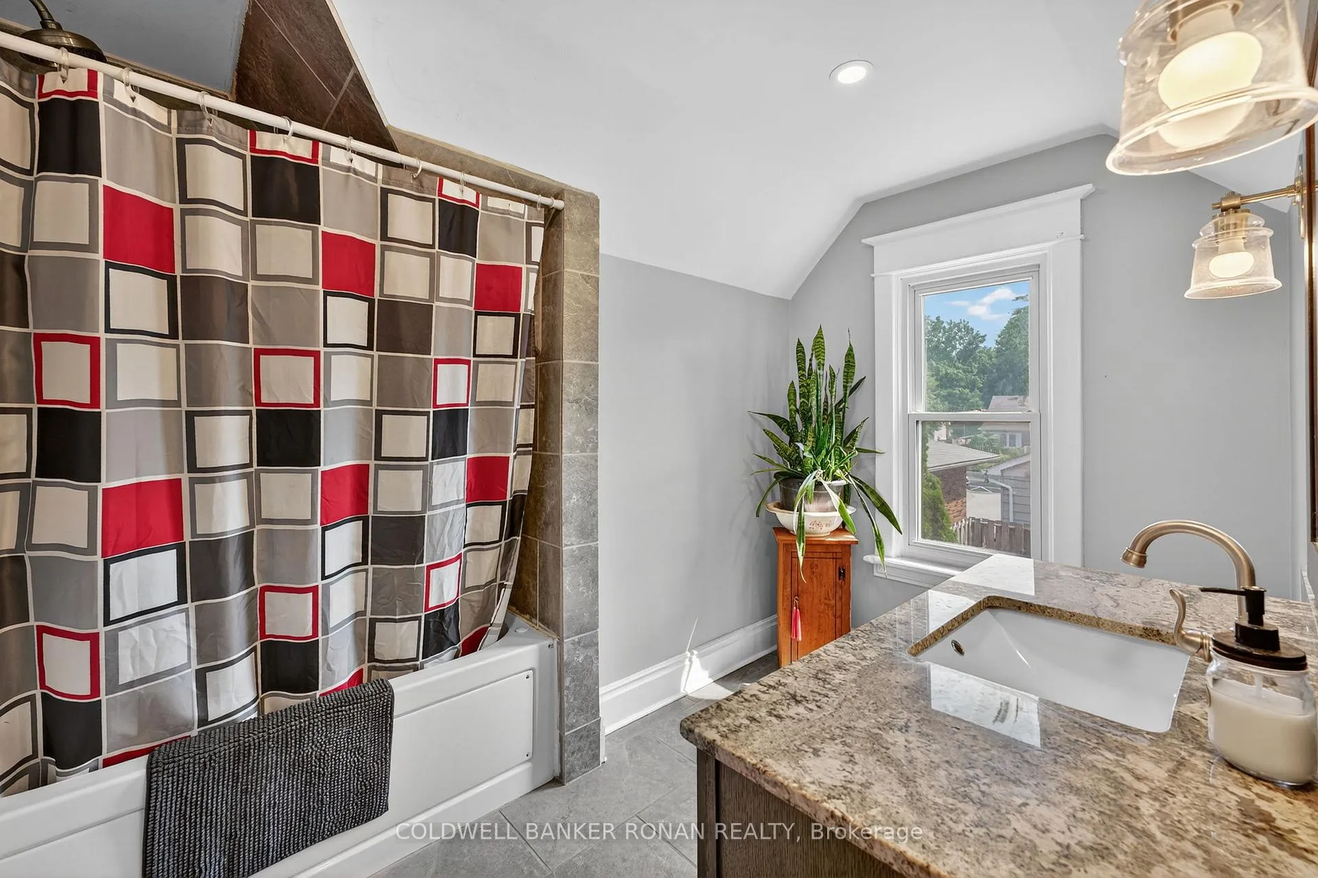 Photo 24 of 12 Nelson Street, New Tecumseth, Alliston — HOMEH