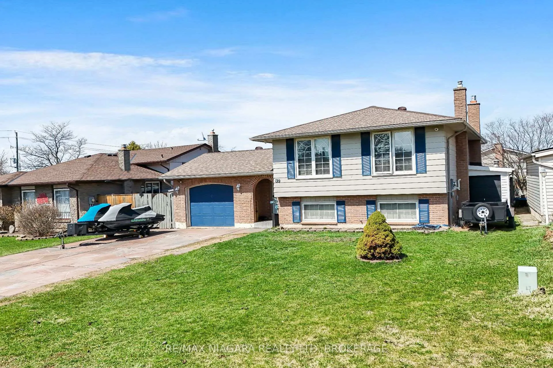 Photo 2 of 40 Via Dell Monte Street, St. Catharines, Burleigh Hill — HOMEH