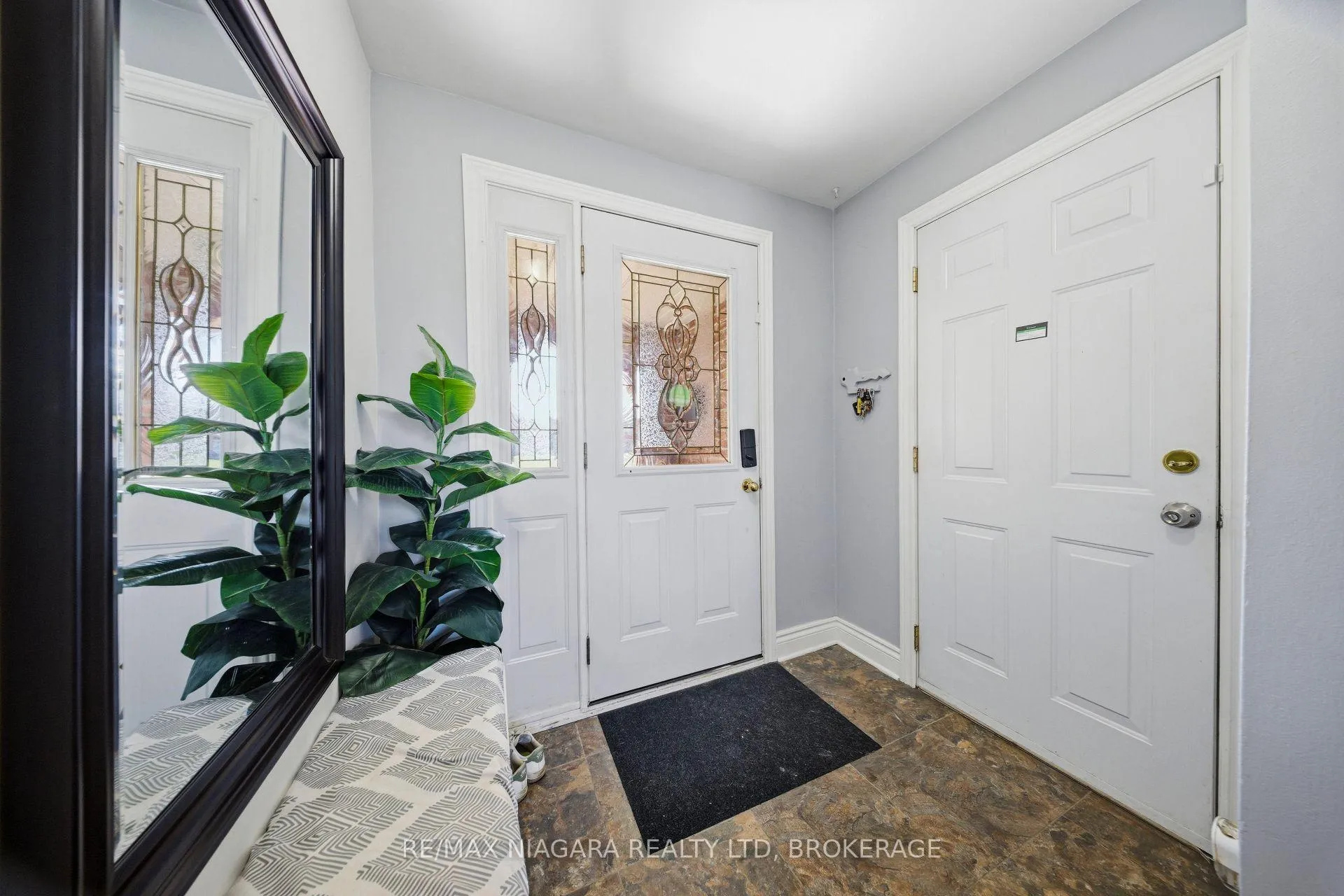 Photo 6 of 40 Via Dell Monte Street, St. Catharines, Burleigh Hill — HOMEH