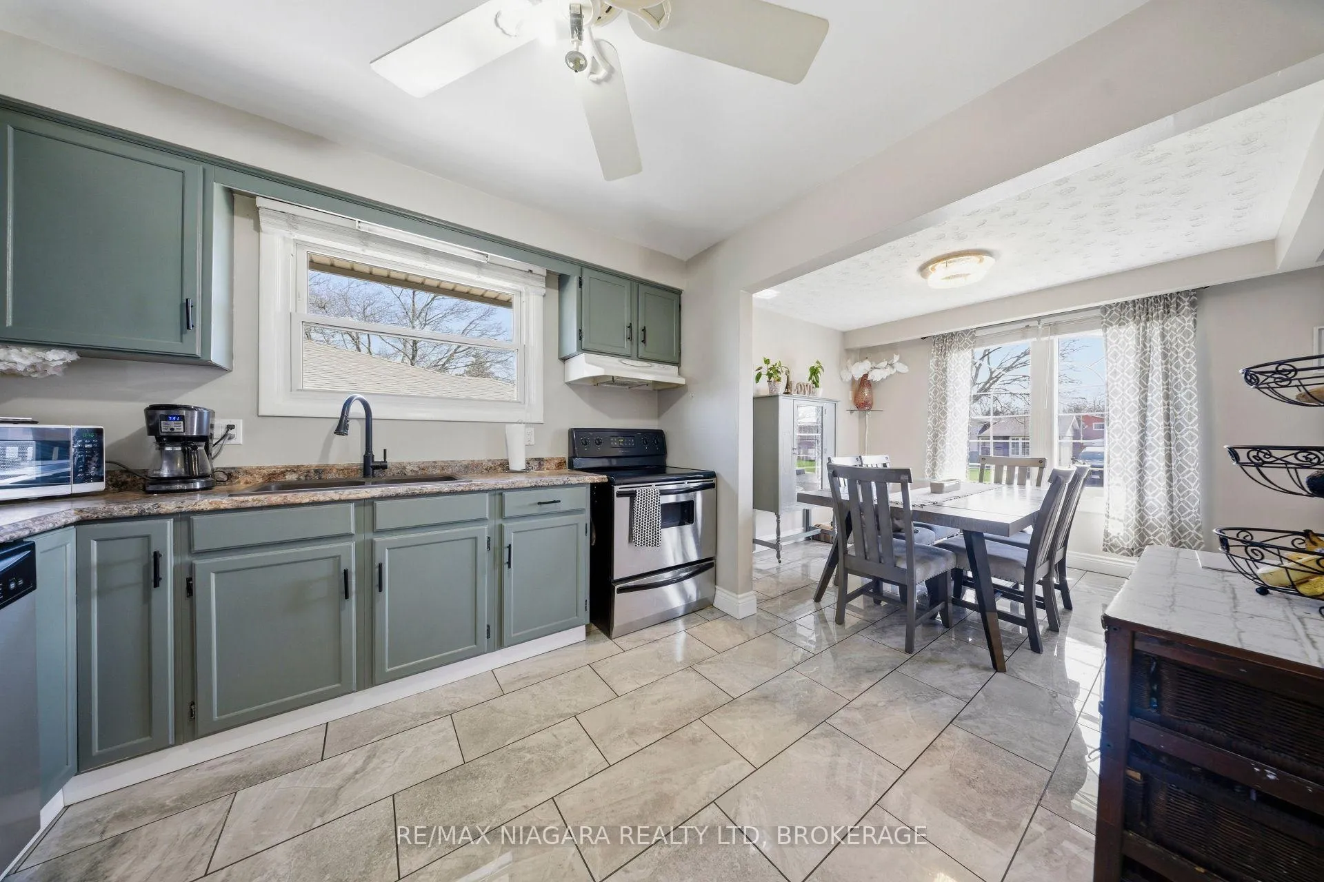 Photo 12 of 40 Via Dell Monte Street, St. Catharines, Burleigh Hill — HOMEH