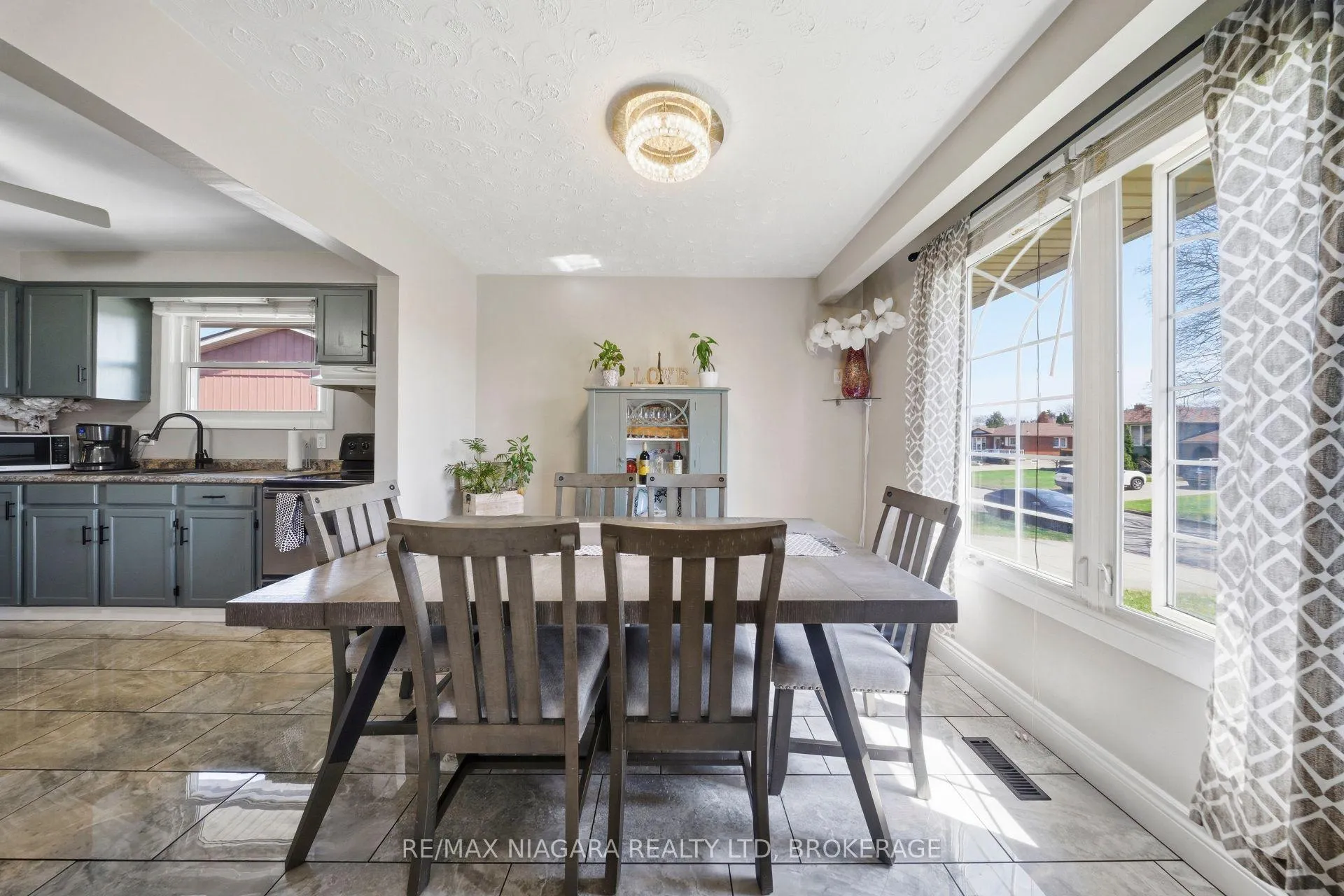 Photo 15 of 40 Via Dell Monte Street, St. Catharines, Burleigh Hill — HOMEH