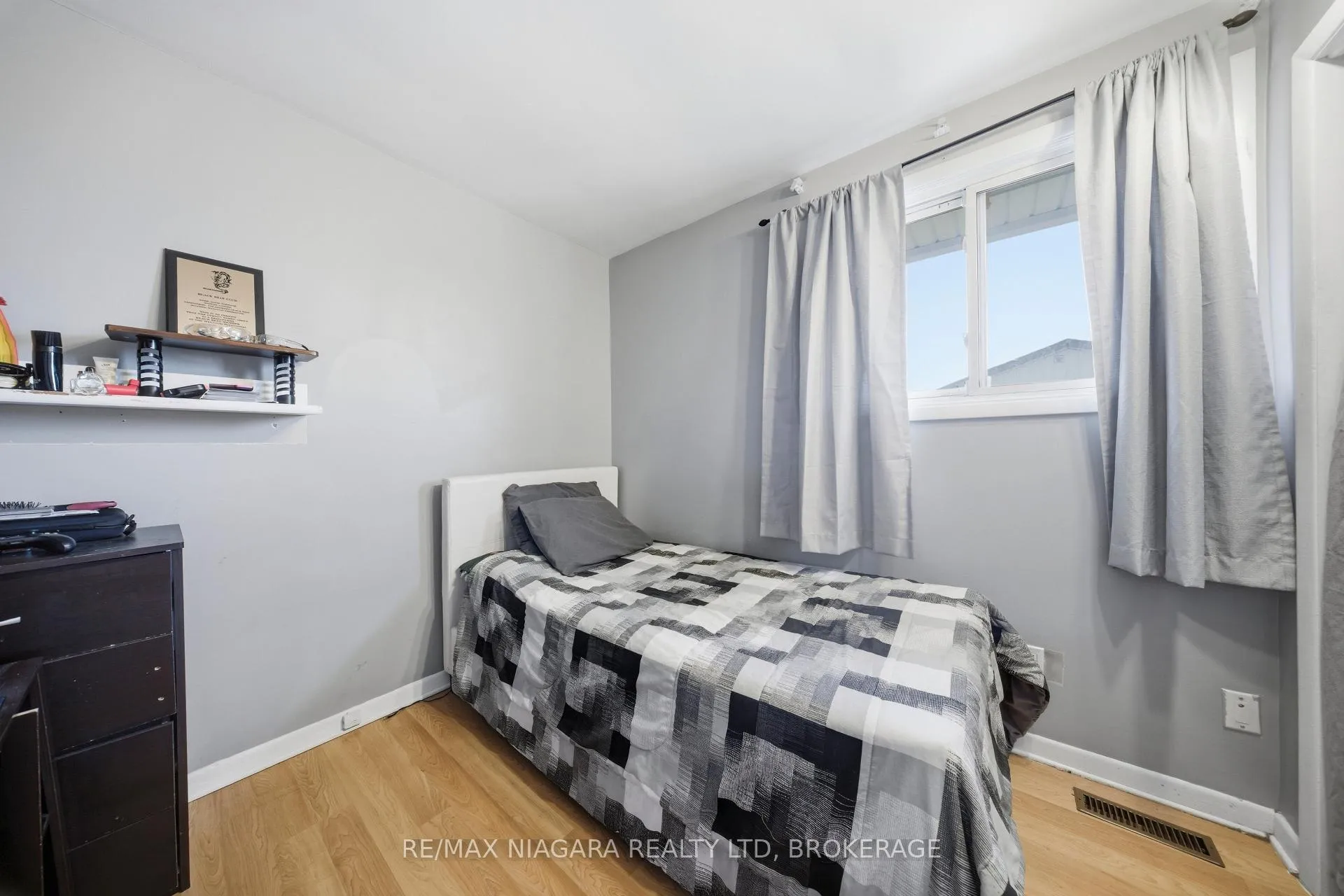 Photo 18 of 40 Via Dell Monte Street, St. Catharines, Burleigh Hill — HOMEH