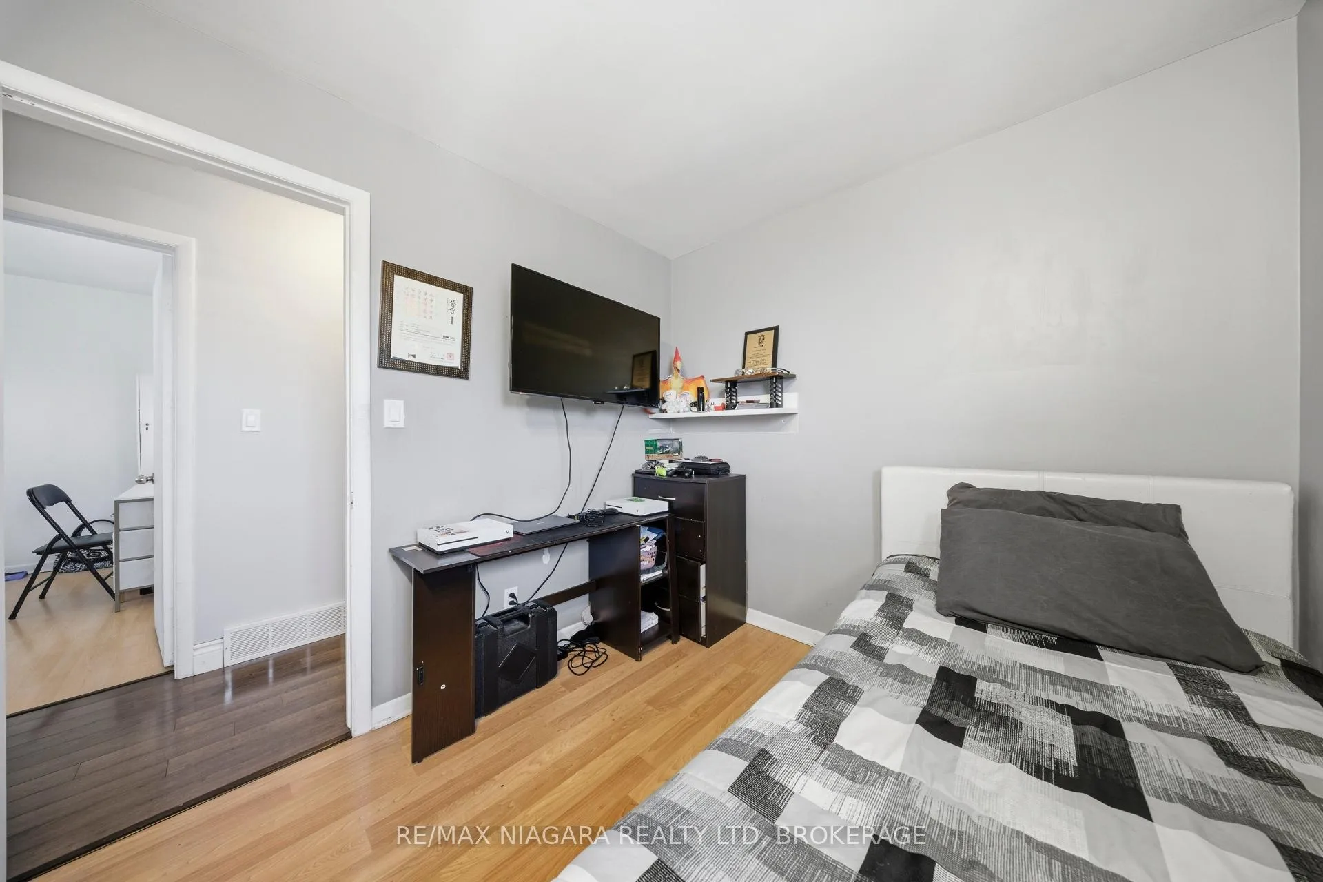 Photo 19 of 40 Via Dell Monte Street, St. Catharines, Burleigh Hill — HOMEH