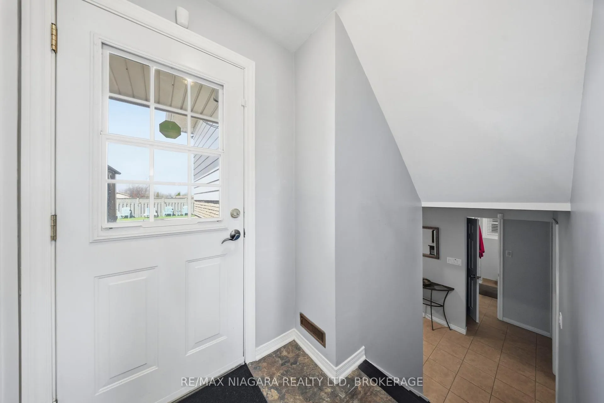 Photo 23 of 40 Via Dell Monte Street, St. Catharines, Burleigh Hill — HOMEH