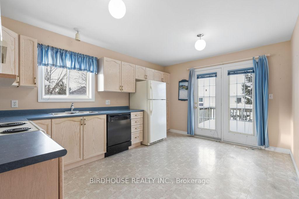 Photo 8 of 7 Samuel Place, Kawartha Lakes, Lindsay — HOMEH
