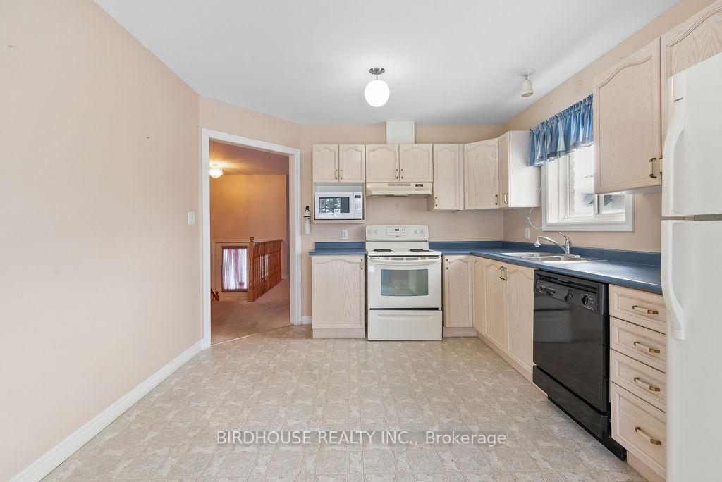 Photo 10 of 7 Samuel Place, Kawartha Lakes, Lindsay — HOMEH