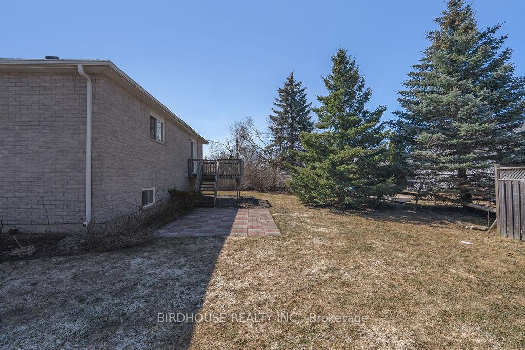 Photo 23 of 7 Samuel Place, Kawartha Lakes, Lindsay — HOMEH