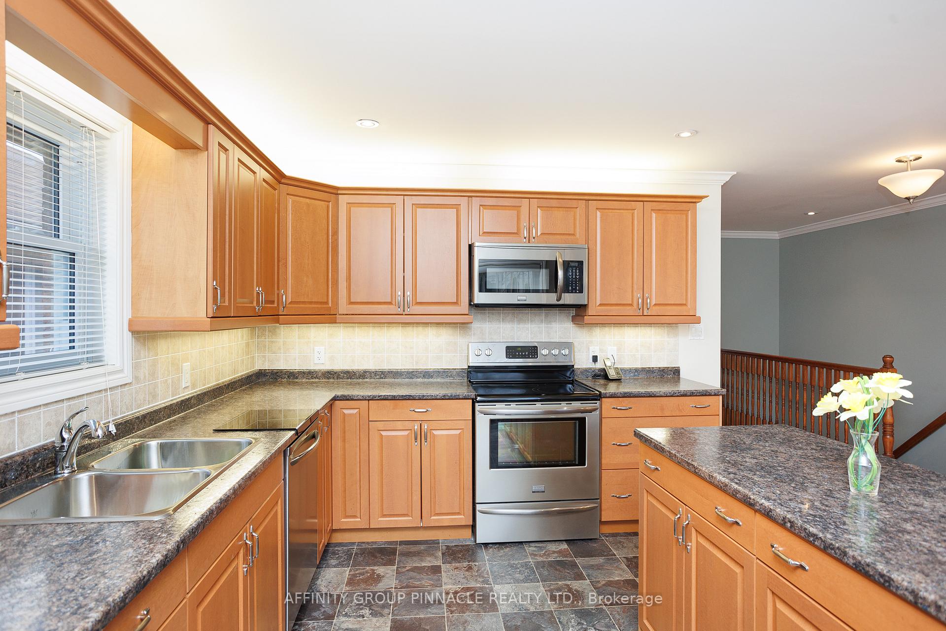 Photo 12 of 23 Denfield Road, Kawartha Lakes, Lindsay — HOMEH