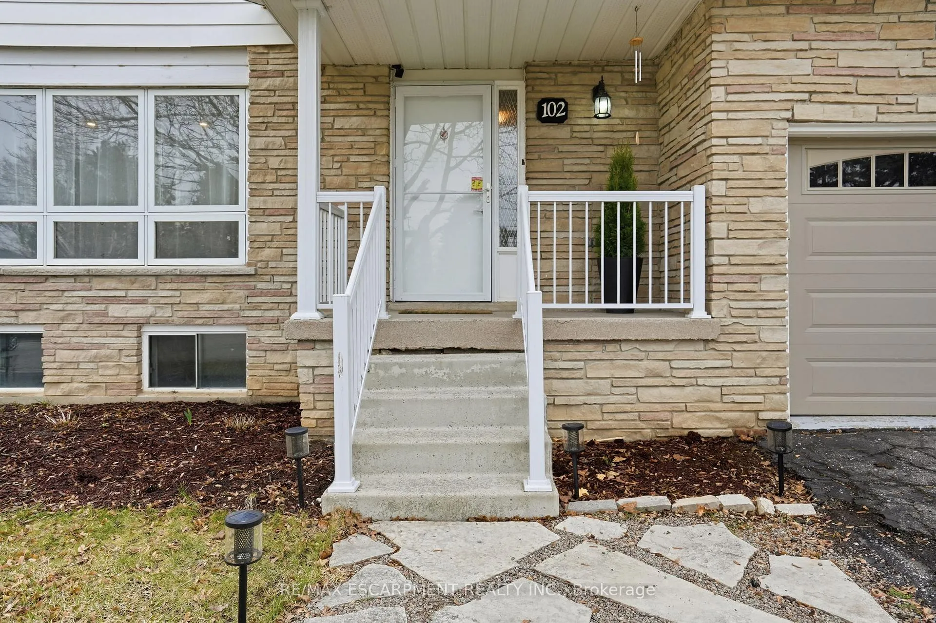 Photo 3 of 102 Dundee Drive, Haldimand — HOMEH