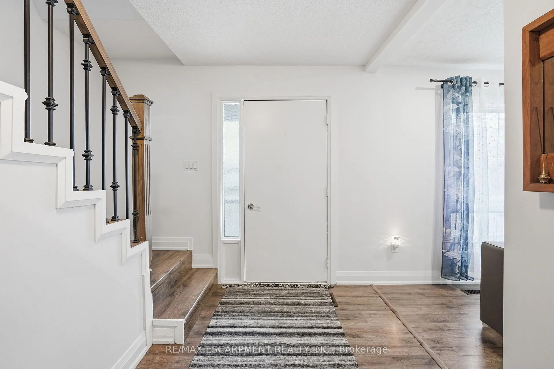 Photo 4 of 102 Dundee Drive, Haldimand — HOMEH