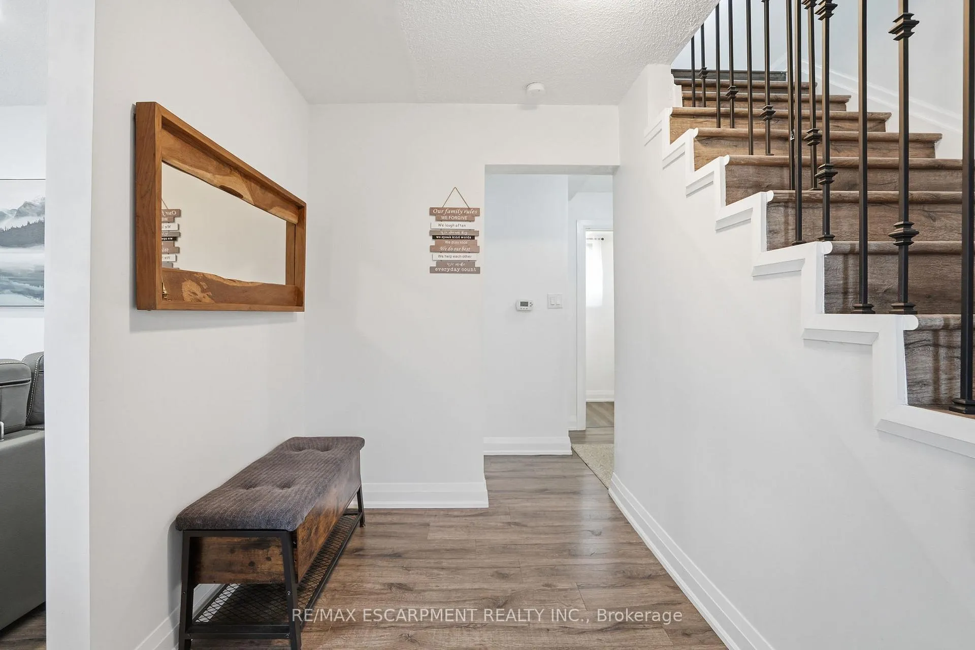 Photo 5 of 102 Dundee Drive, Haldimand — HOMEH