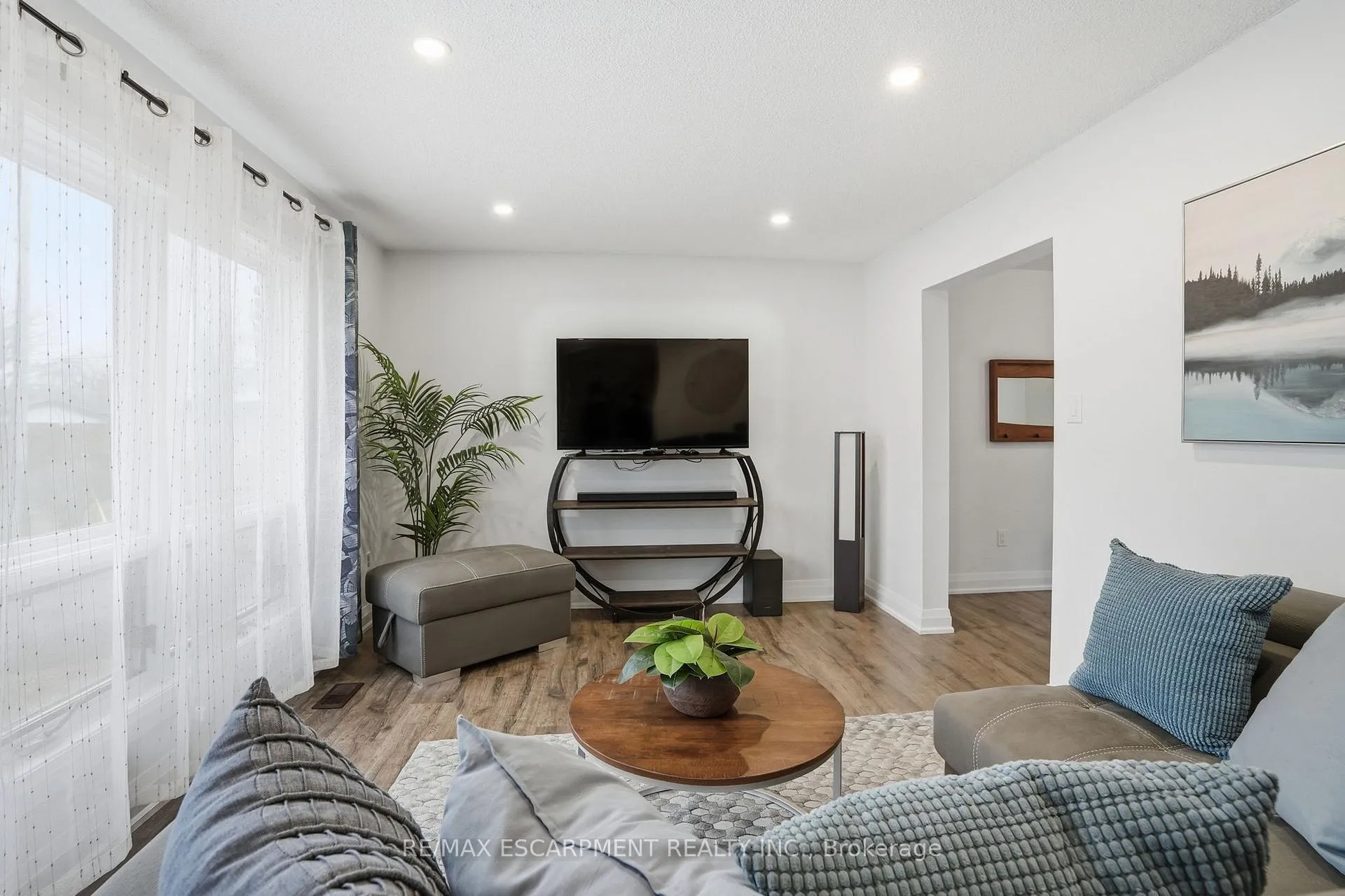 Photo 6 of 102 Dundee Drive, Haldimand — HOMEH