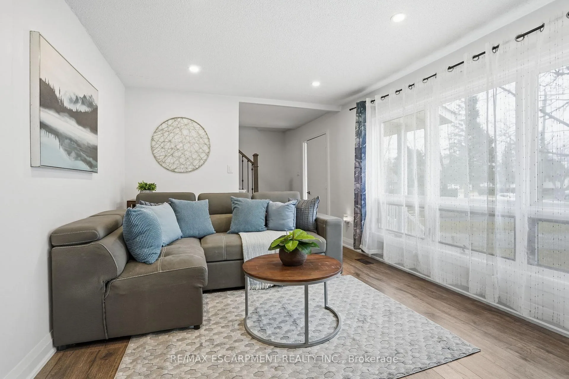 Photo 7 of 102 Dundee Drive, Haldimand — HOMEH
