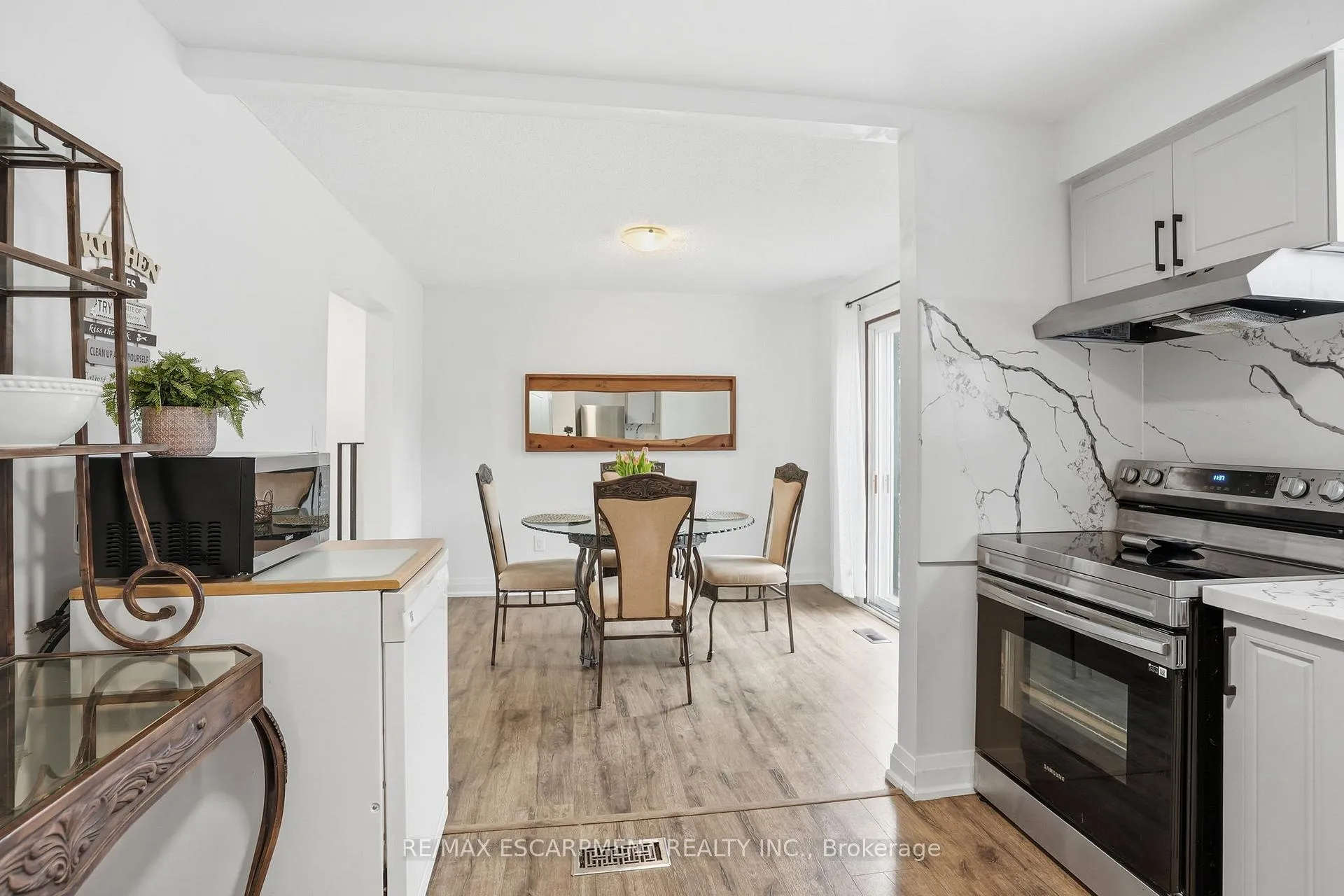 Photo 11 of 102 Dundee Drive, Haldimand — HOMEH