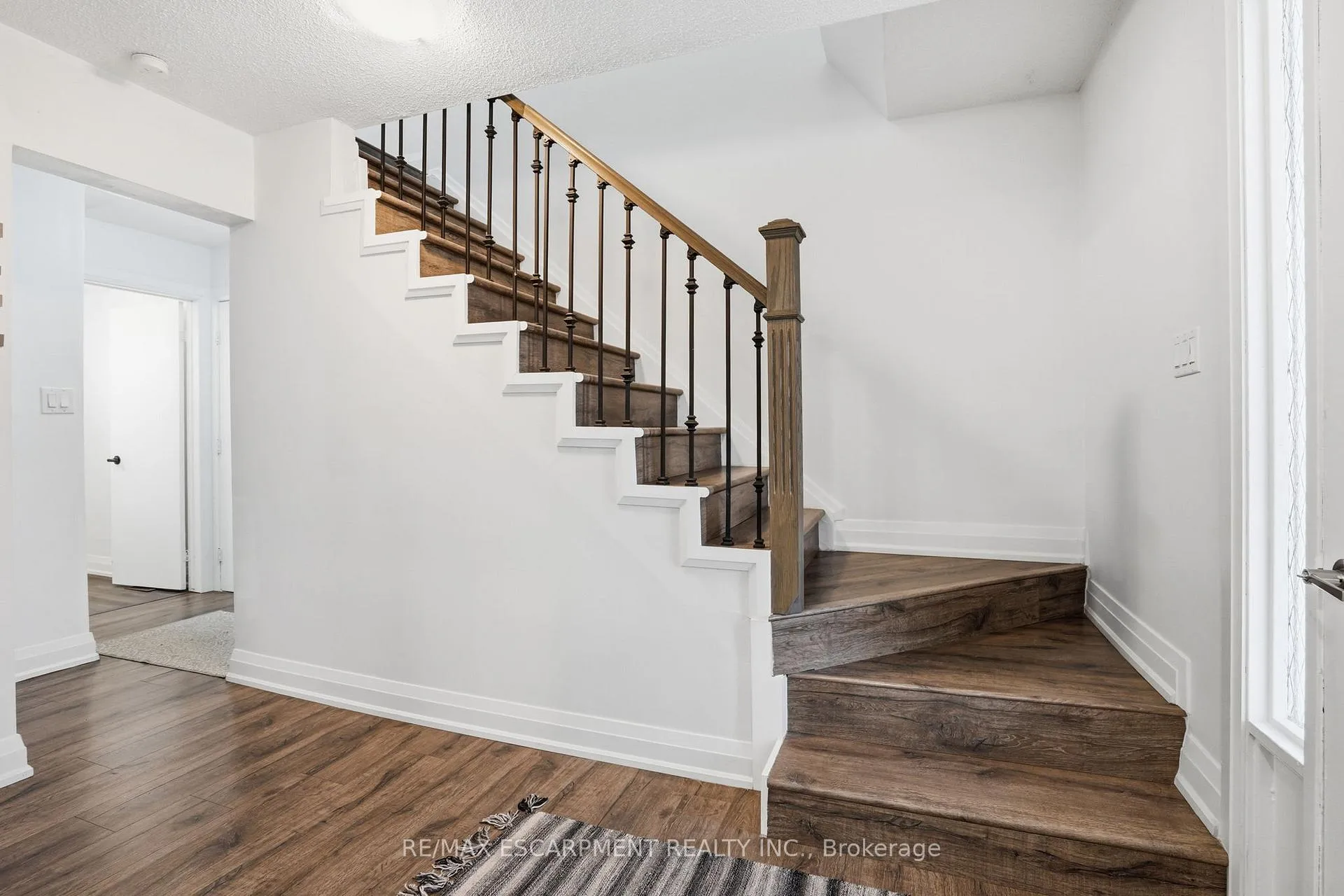 Photo 13 of 102 Dundee Drive, Haldimand — HOMEH