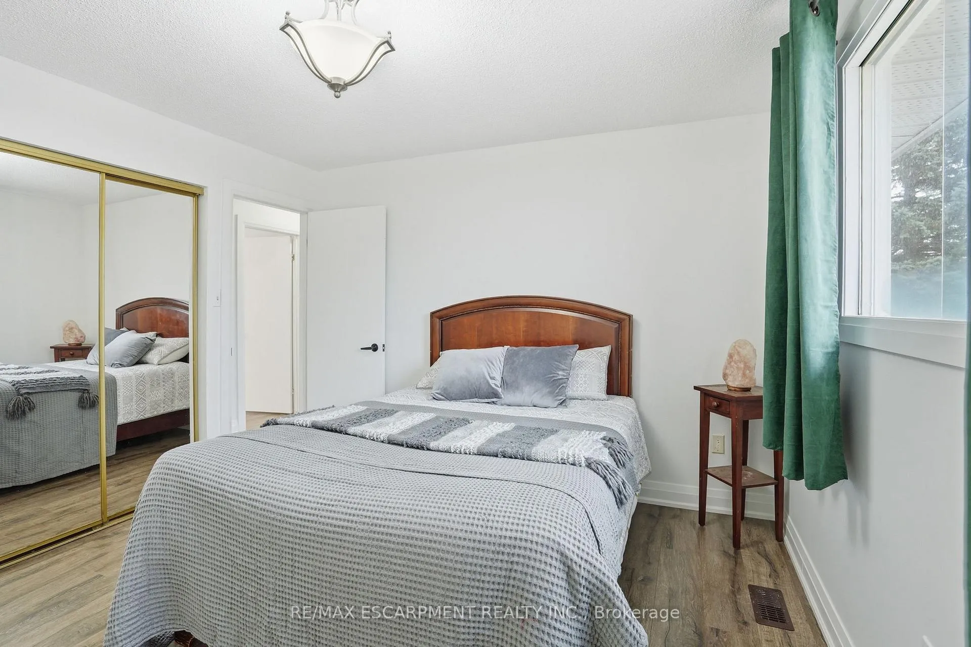 Photo 15 of 102 Dundee Drive, Haldimand — HOMEH