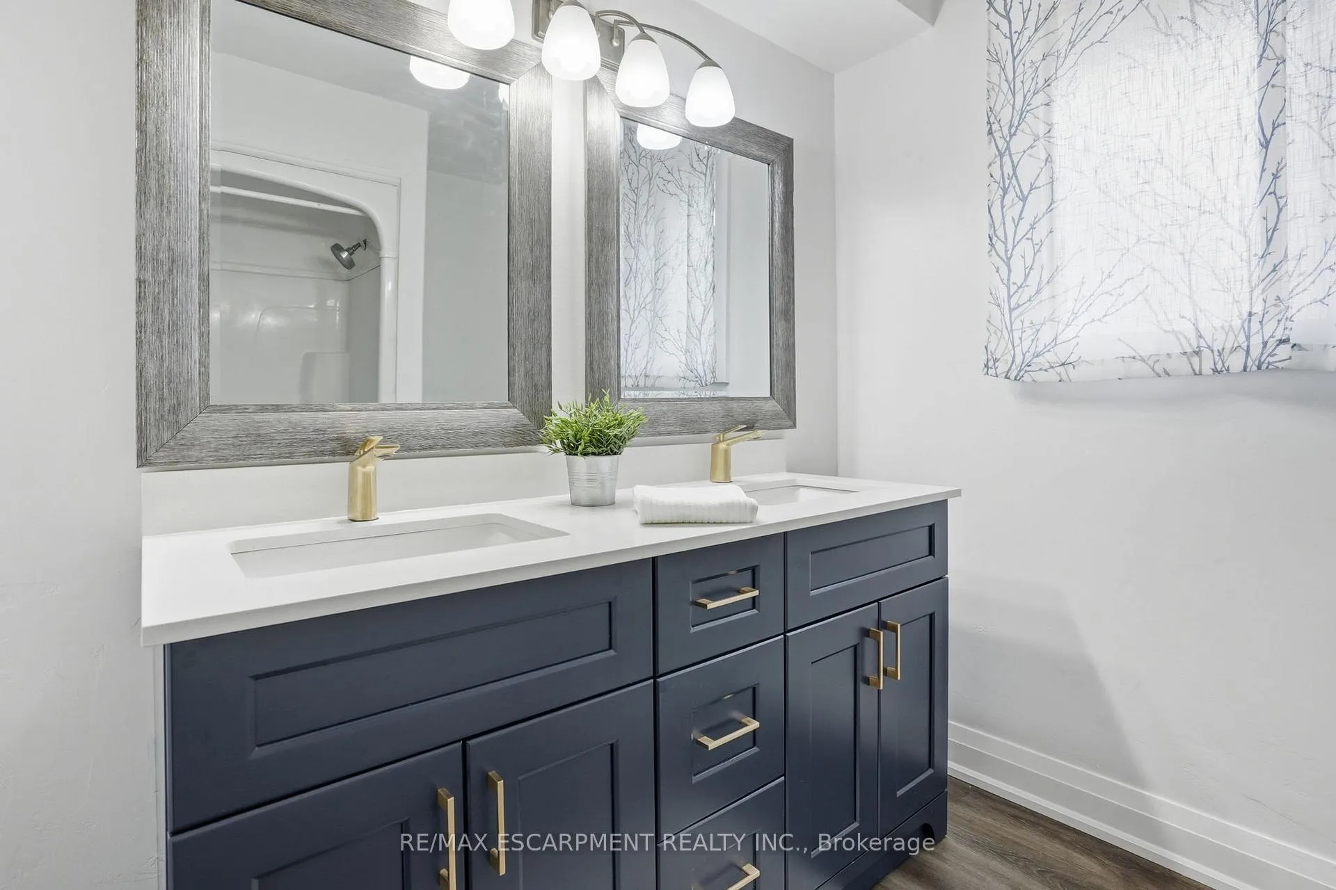 Photo 20 of 102 Dundee Drive, Haldimand — HOMEH