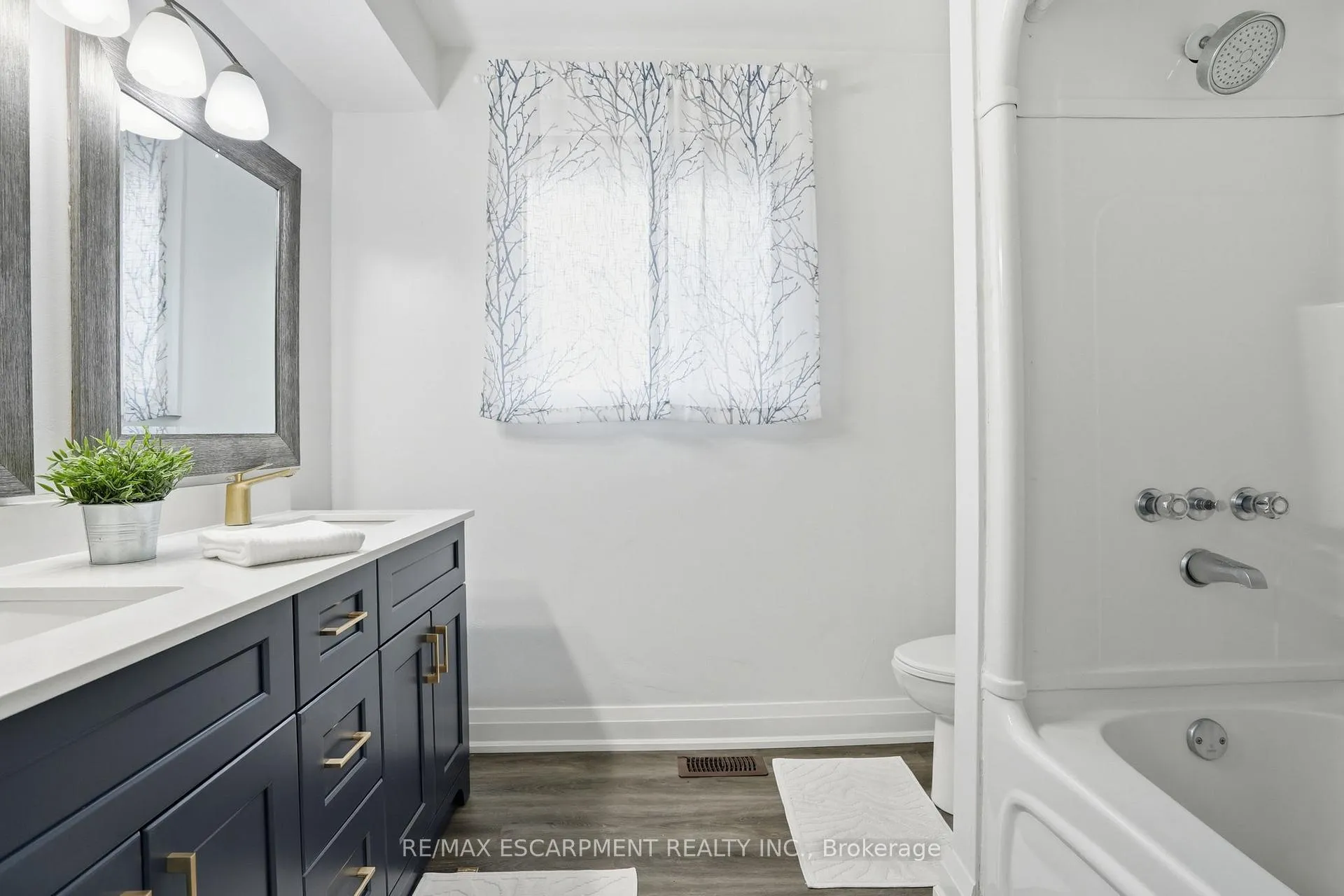 Photo 21 of 102 Dundee Drive, Haldimand — HOMEH