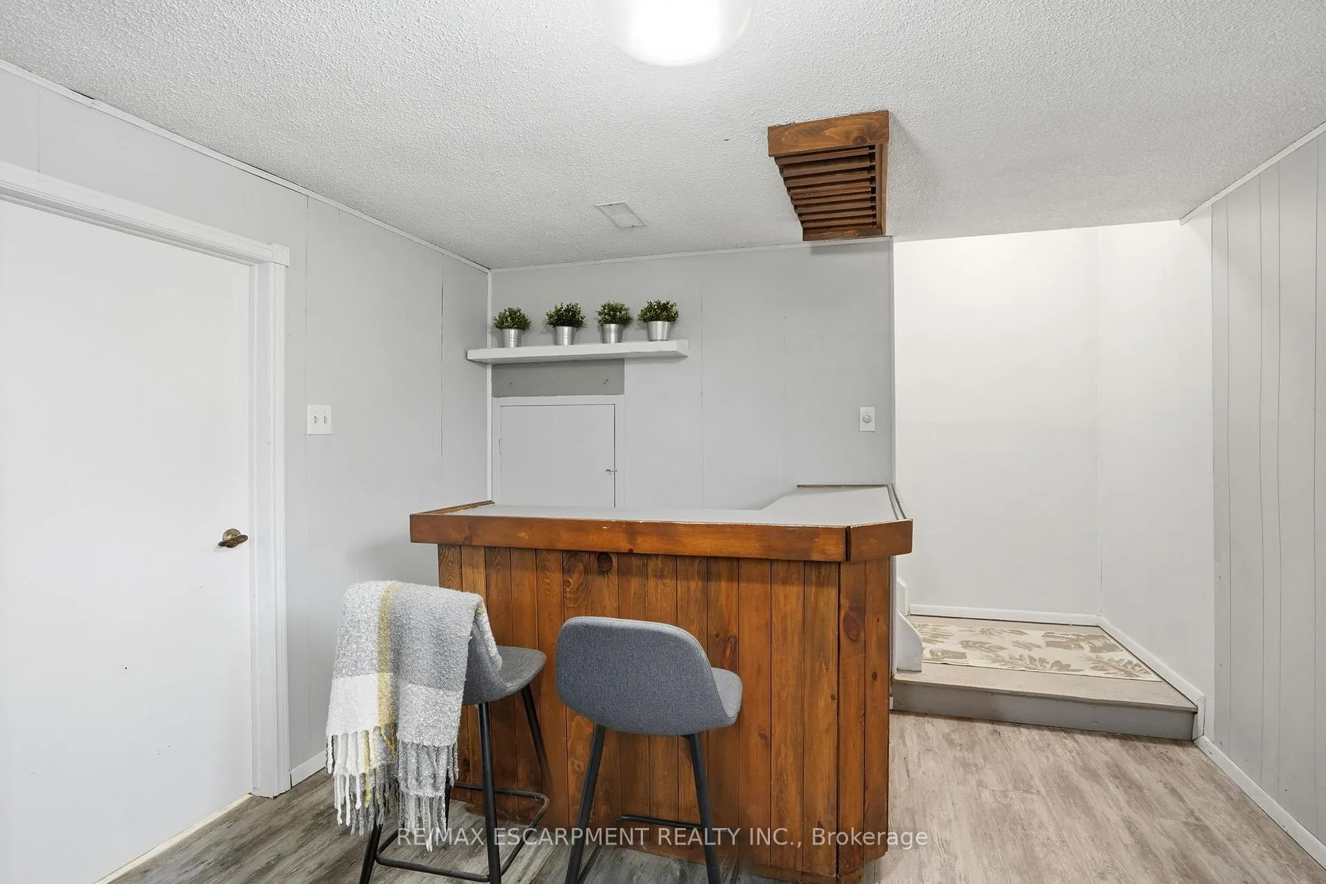 Photo 23 of 102 Dundee Drive, Haldimand — HOMEH